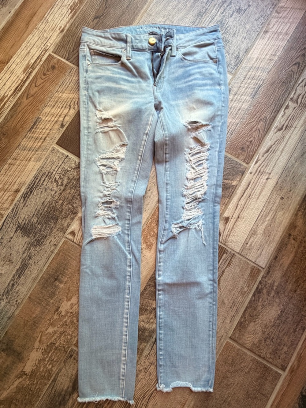 American Eagle Skinny Light Wash Distressed Women's Jeans - Slim Fit